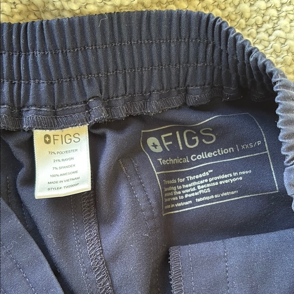 Women’s XXS Navy FIGS scrub pants - Picture 3 of 3